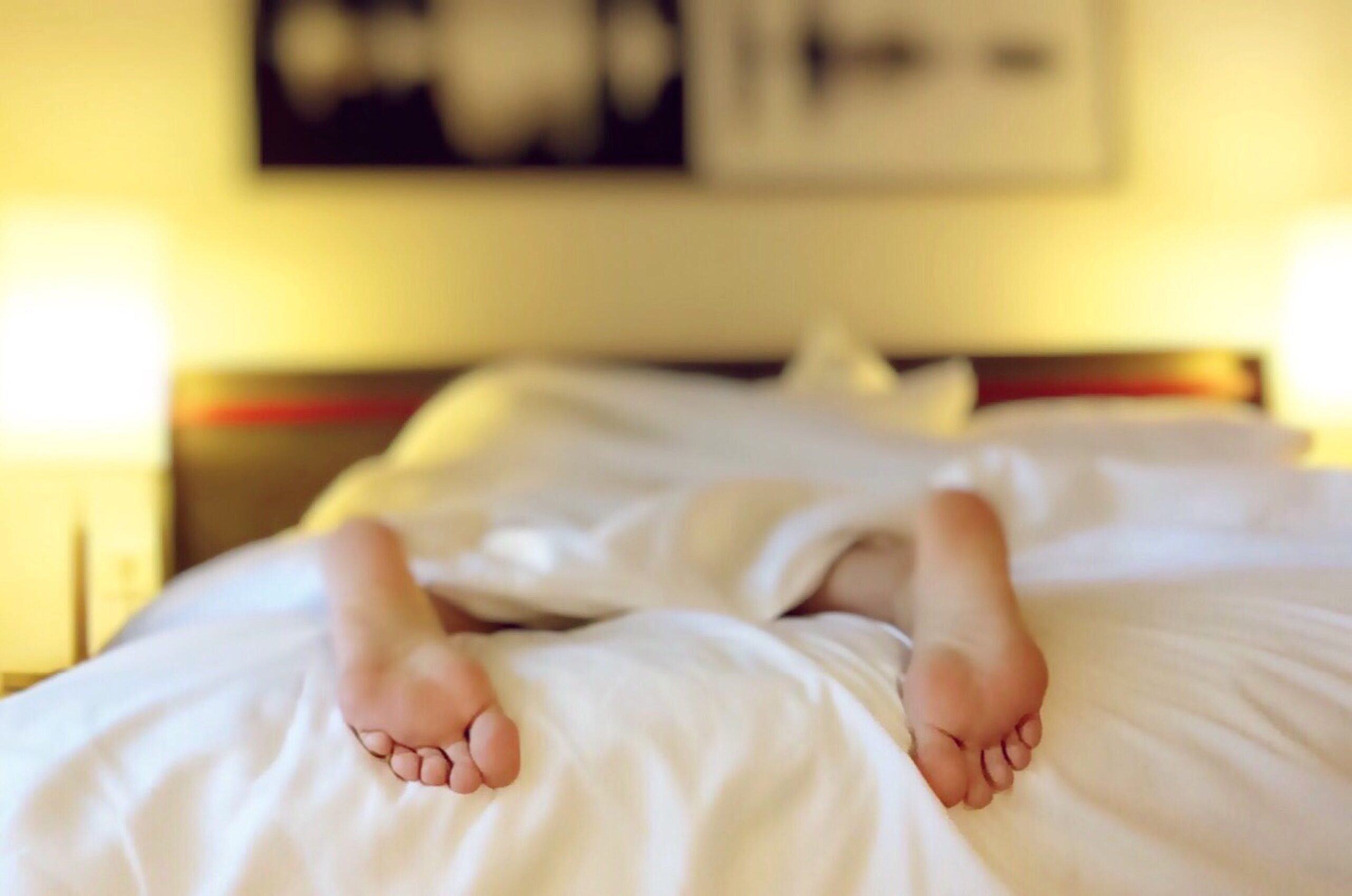 white-mattress-with-upsidedown-feet